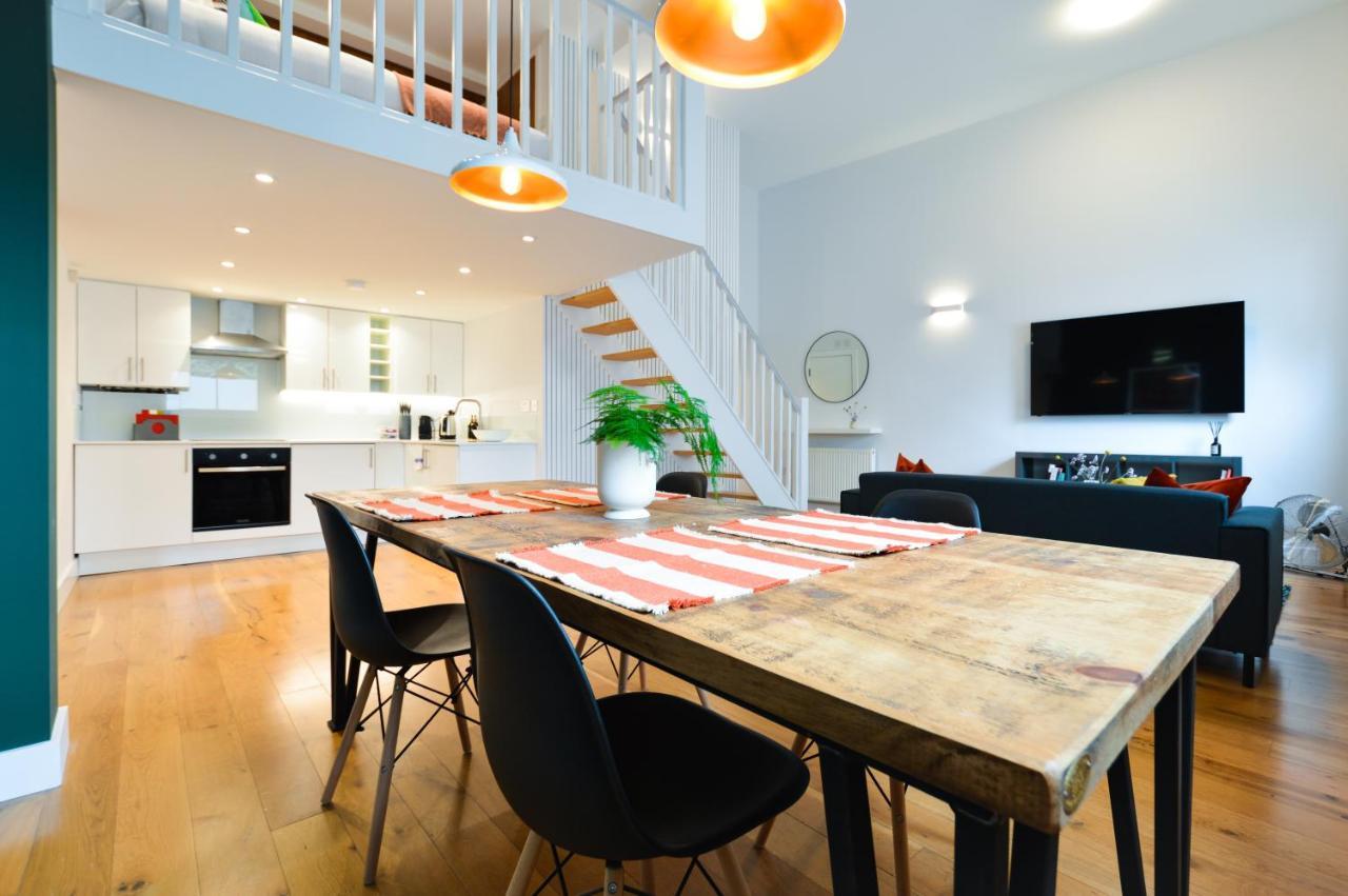 Spacious West Hampstead Apartment With Mezzanine Bedroom By Concept Apartments Лондон Екстериор снимка