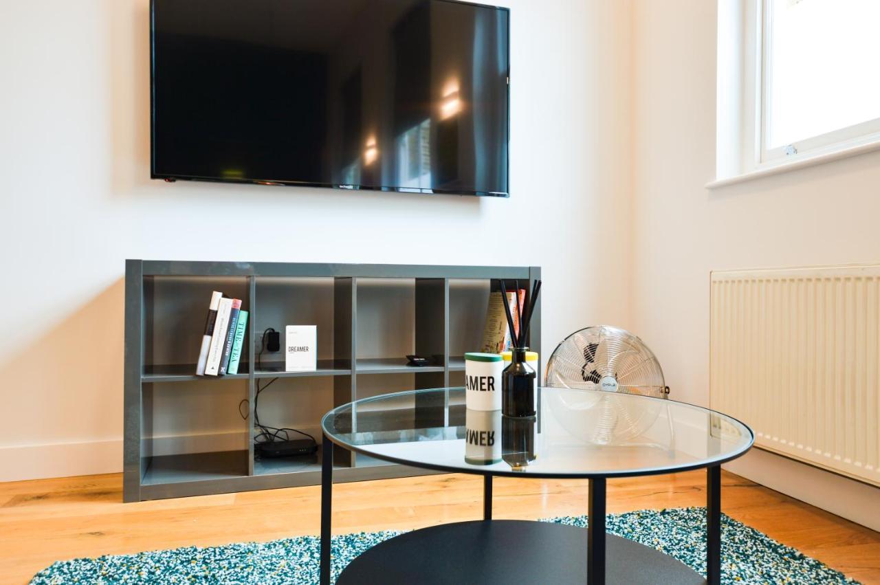 Spacious West Hampstead Apartment With Mezzanine Bedroom By Concept Apartments Лондон Екстериор снимка